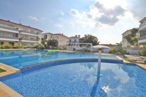 Mythical Apartment - 2 Bed Large Communal Pool, Close To Protaras