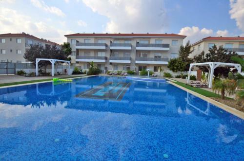 Mythical Apartment - 2 Bed Large Communal Pool, Close To Protaras