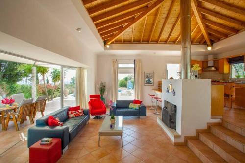 Pegeia Villa Sleeps 6 With Pool And Wifi