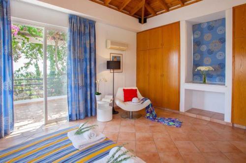 Pegeia Villa Sleeps 6 With Pool And Wifi