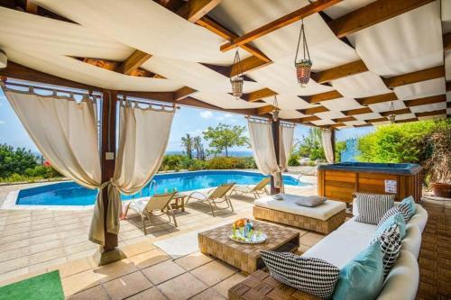 Pegeia Villa Sleeps 6 With Pool And Wifi