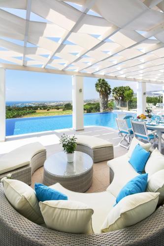 Pegeia Villa Sleeps 10 With Pool And Air Con