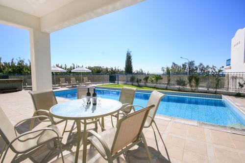 Villa In Pegeia Sleeps 6 Includes Swimming Pool And Air Con