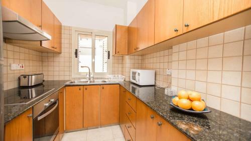 Paralimni Villa Sleeps 6 With Pool And Air Con