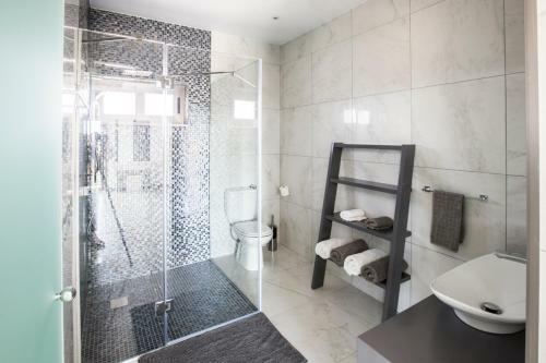 Paralimni Villa Sleeps 12 With Pool