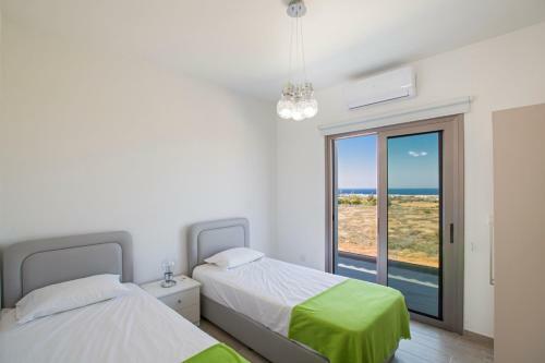 Paralimni Villa Sleeps 12 With Pool