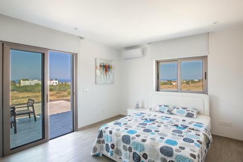 Paralimni Villa Sleeps 12 With Pool