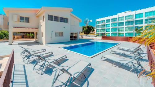 Four Bedrooms Villa 1256