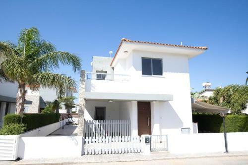 Villa Sunflower - 2 Bed Villa Protaras