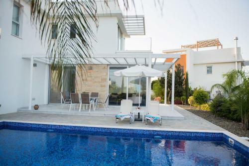 Travertine Cove Villa