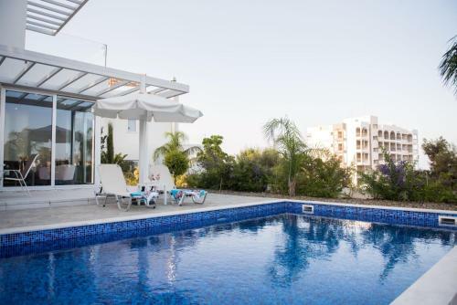 Travertine Cove Villa