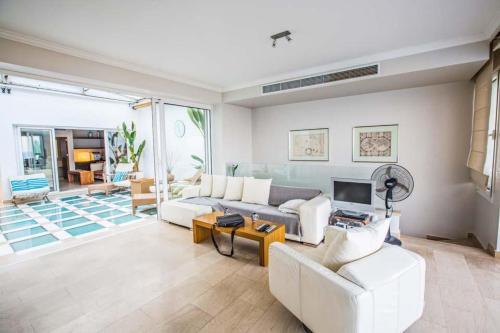 Protaras Villa Sleeps 10 With Pool And Air Con