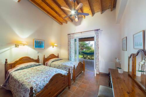 Nea Dimmata Villa Sleeps 8 With Pool Air Con And Wifi