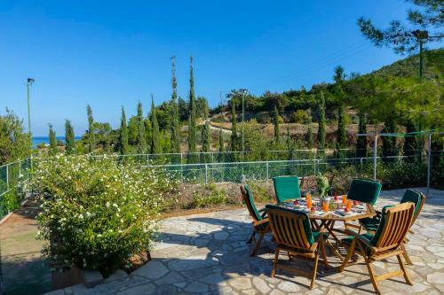 Nea Dimmata Villa Sleeps 8 With Pool Air Con And Wifi