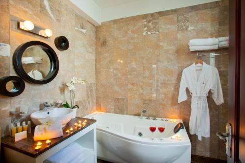 Villa In Protaras Sleeps 6 Includes Swimming Pool And Air Con 6