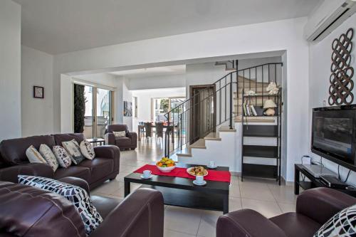 Villa In Protaras Sleeps 6 Includes Swimming Pool And Air Con 4 0
