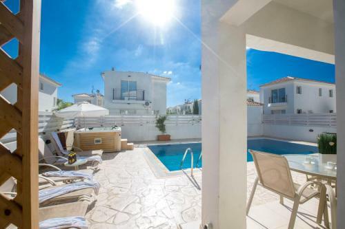 Villa In Protaras Sleeps 6 Includes Swimming Pool And Air Con 7 6