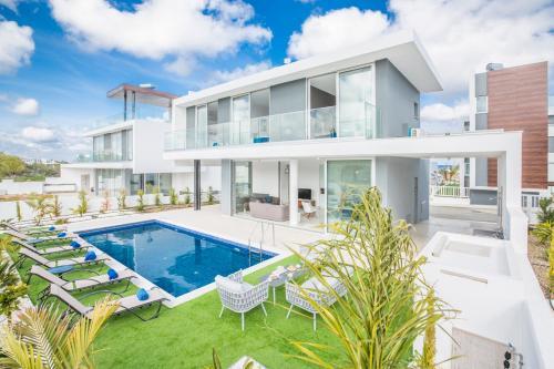 Villa In Protaras Sleeps 8 Includes Swimming Pool And Air Con 2