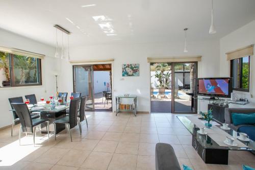 Villa To Perivoli