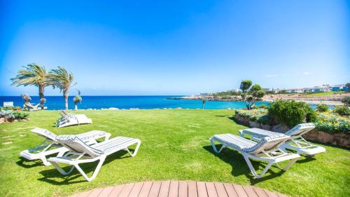 Villa In Protaras Sleeps 10 With Pool And Air Con