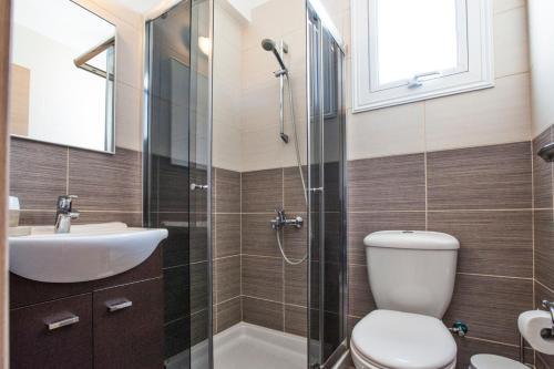 Villa In Protaras Sleeps 8 Includes Swimming Pool And Air Con 0 4