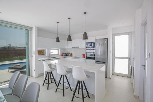 Villa In Protaras Sleeps 6 Includes Swimming Pool And Air Con 2 7