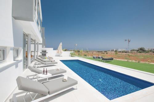 Villa In Protaras Sleeps 6 Includes Swimming Pool And Air Con 2 7