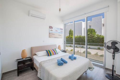 Villa In Protaras Sleeps 10 Includes Swimming Pool And Air Con 7