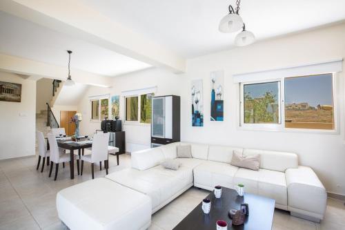Villa In Protaras Sleeps 6 With Pool