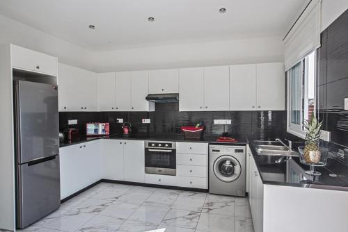 Cyprus Villa Minutes From The Beach, Protaras Villa 1195
