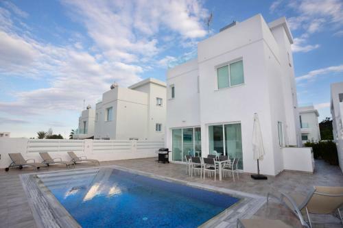 Villa Ioli Green Bay Protaras