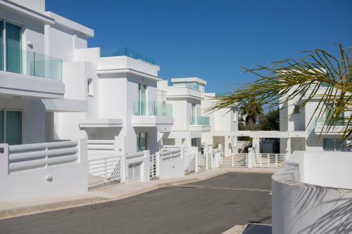 Villa Ioli Green Bay Protaras