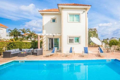 Villa In Protaras Sleeps 6 With Pool And Air Con