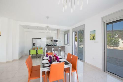 Villa Protara Chrysos - Beautiful 5 Bedroom Protaras Villa - Walking Distance To Fig Tree Bay