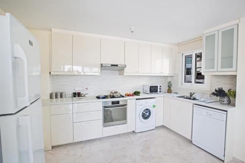 Villa In Protaras Sleeps 8 Includes Swimming Pool And Air Con 8 8
