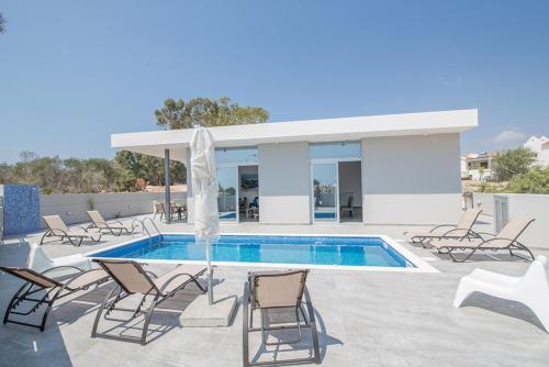Five Bedrooms Villa 1249