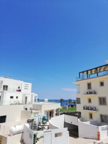 Polyxenia Holiday House