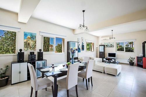 Villa In Protaras Sleeps 6 With Pool Air Con And Wifi