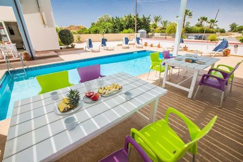 Villa In Protaras Sleeps 6 With Pool Air Con And Wifi
