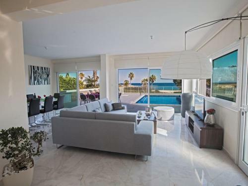 Villa Mesogi Seafront Stunning 4bdr Fontline Protaras Villa