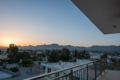 Apartamento Deniz Airport Suites