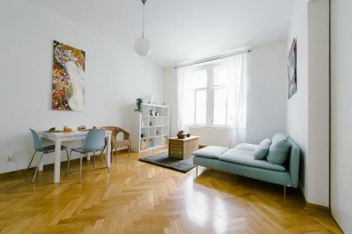 Kubel�kova Apartments