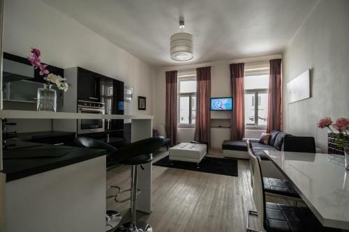 Dancing House Apartment By Ruterra