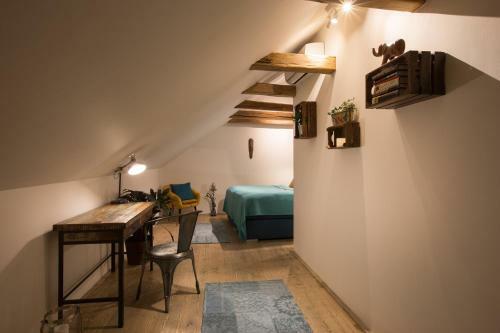 Apartamento Old Town Boho-chic Attic With Hanging Chair