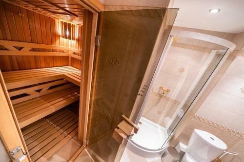 5br 2bath Masarykovo N�b?e?� Apartment