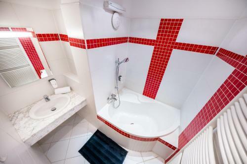 Kafka Apartment 4br+2bath Old Town