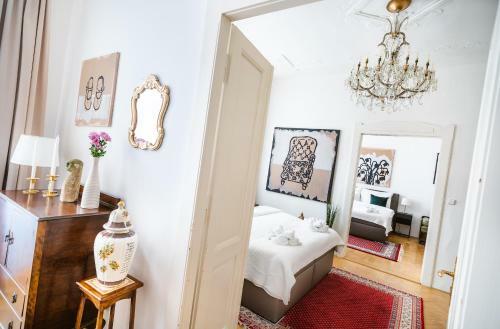 Kafka Apartment 4br+2bath Old Town
