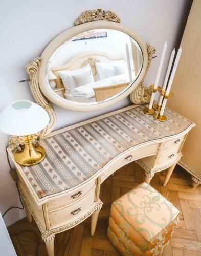 Kafka Apartment 4br+2bath Old Town