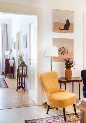Kafka Apartment 4br+2bath Old Town