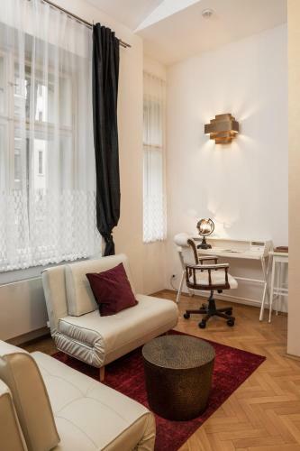 Neat Apartments At Smichov